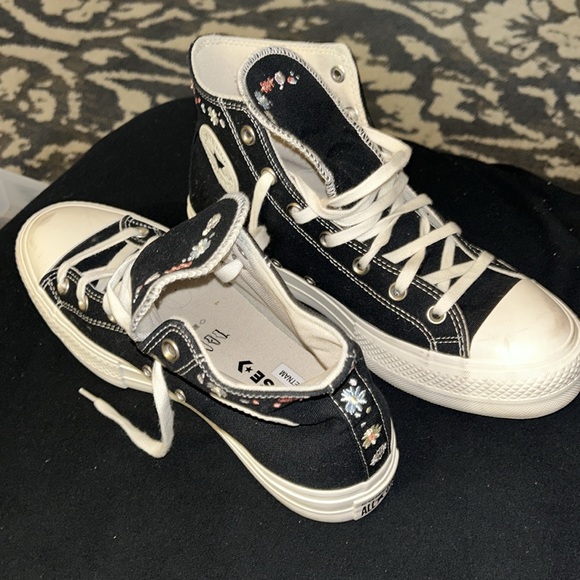 Converse Chuck Taylor All Star Lift Platform High 'Embroidered Floral - women’s - Picture 5 of 15